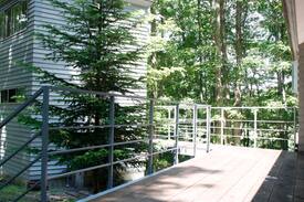 Higashiagatsuma Cabin | 2000坪の自然に囲まれたﾘｿﾞｰﾄｺﾃｰｼﾞ｢森のﾃｰﾌﾞﾙ｣