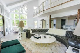 Greenwich Cabin | SLEEPS 8- Hepburn on the Lake- Firewood Included
