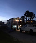 Port Aransas House | ★Crank It Down Cottage 2 W/ Pool Blocks to beach★
