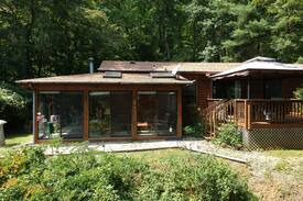 Clifford Cabin | Hummingbird Haven (Log Cabin)