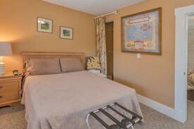 Downtown Dunedin Apartment | PLANTATION · Plantation MERANOVA APT B&B POOL MAIN st DUNEDIN!