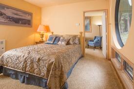 Fish Camp Bed & Breakfast | Bette's Yosemite B&B "Bubble" Suite