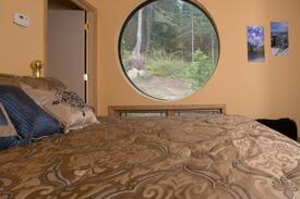 Fish Camp Bed & Breakfast | Bette's Yosemite B&B "Bubble" Suite
