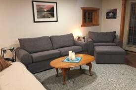 South Royalton House | Spacious 1-Bedroom Apartment at Log Heaven