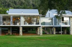 Knysna House | Riverside home.