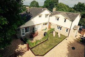 Bampton House | Cedar Lodge In Alvescot
