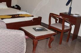 Igando House | Keviz Hotel - Golden Room
