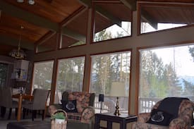 East Kootenay Cabin | The Lily Pad with Beach Access