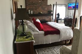 Marlboro Bed & Breakfast | Benmarl Vineyards/Winery B&B Room 1