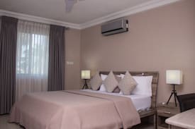 Asylum Down Apartment | Manjaro Suites ''Premium''