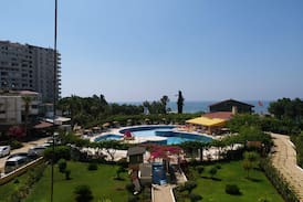 Tomuk Belediyesi Apartment | Mersin Tömük Gondol 2' de Kiralık Yazlık Denize 0