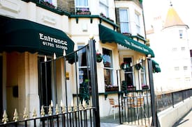 Southend-on-Sea Apartment | Ilfracombe Hotel Apartments - near Cliffs Pavilion