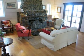 Wilyabrup House | Alegria- Character Home in Bush Setting with Views