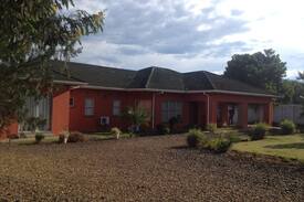 Livingstone Bed & Breakfast | CYPRESS EXECUTIVE LODGE