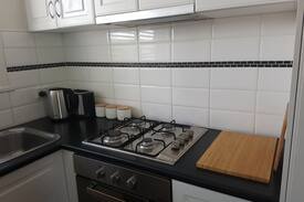 Clifton Hill Apartment | Spacious light-filled apartment in Clifton Hill