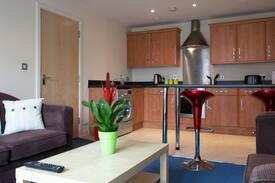 Butetown Apartment | Cosy Flat Walk to Cardiff Centre