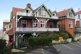 Dunedin City Centre Hostel | Heritage Hostel in City Centre, 1 bed in 6bed-dom2