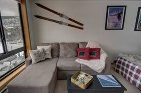 Mountain House Apartment | Slopeside 2746, walk to the lifts, FREE WIFI, quick access, HOT TUB By SummitCov