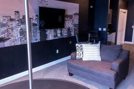 Lake Delton Apartment | JACUZZI.Patio LAKEFRONT