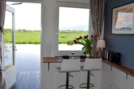Broek in Waterland House | Room on the river, 15 mn by bus from Amsterdam CS