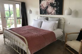 Hepburn House | Gold Dust Hepburn - Swimming Pool & Valley Views!