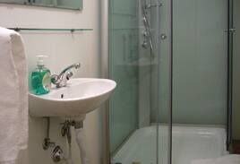 Seydisfjordur House | Double or Twin Room With Private Bathroom with Nice Atmosphere