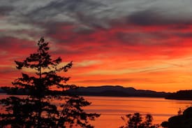 Lund House | The Point - private oceanfront cabin