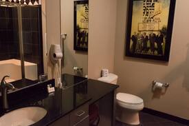 Lake Delton Apartment | JACUZZI.Patio LAKEFRONT