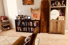 Bryant Pattengill East Apartment | Grace's Book-Filled Ann Arbor Airbnb