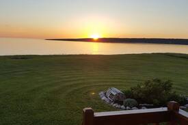 Grand-Etang House | Log house by sea B&B #1 Ocean front & BREAKFAST