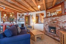 Homewood House | “Dun Lookin” - 4BR w/ Hot Tub & Pier, Large Yard