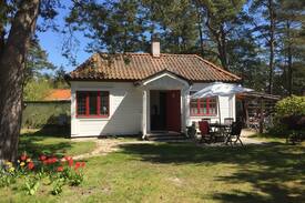 Hollviken House | Liten stuga på grön tomt i fina Höllviken!