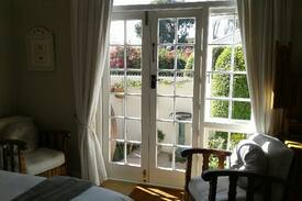 Kenilworth Apartment | Harfield - Topiary Cottage B&B - a peaceful place.