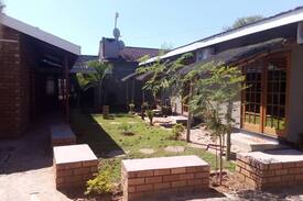 Palapye Bed & Breakfast | Belle Vue Bed and Breakfast