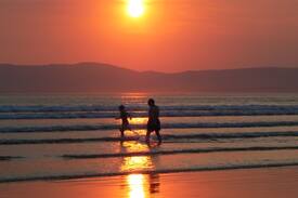 Rossnowlagh Apartment | Dreamy Beach Pad 2 mins from Waves.