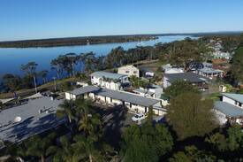 Shoalhaven Heads Hotel | Hedys Riverside Accommodation - Motel Rooms