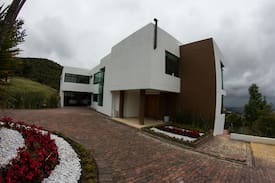 Chia House | Beautiful, Modern and Big House in Sindamanoy