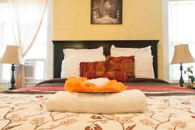 Queens House | Jupiter Suites, Rm #3- (JFK)