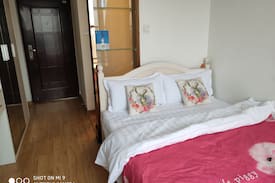 Longquanyi Apartment | 温馨大床房
