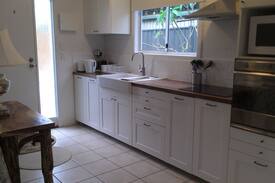 Southport House | Coast Shack 5 minutes walk to Ocean & Broadwater