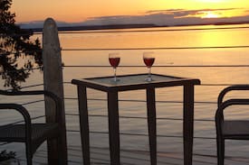 Lund House | The Point - private oceanfront cabin