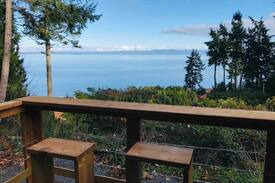 Regional District of Nanaimo Cabin | The Happy Vista Cabin- Paradise North of Qualicum