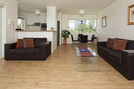 Main Beach Apartment | Chidori Court - Beautiful Garden/Pool view 2 Brm