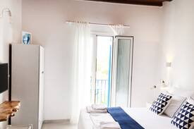 Kini Apartment | Loukia's Cycladic Studio