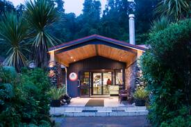Franz Josef Glacier Hostel | Single Room (Shared Bathroom) - YHA Franz Josef