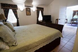 Fort George Cabin | Large PoolView Apartment @ Harbour View Apartments