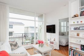 Bronte Apartment | Bronte Beach Pad, 5min walk to two beaches!