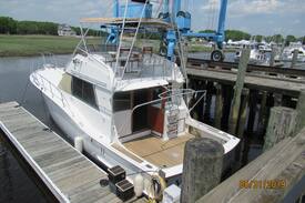 Clinton Boat Rental | Stay-aboard trawler New Moon or cruiser White Bear