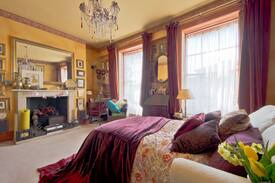 Camden Town Apartment | **CENTRAL** Comfy Artist's Home in Camden.