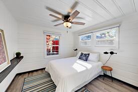 Lakeside Park House | Updated 1BR - Near Gondola & Beach
